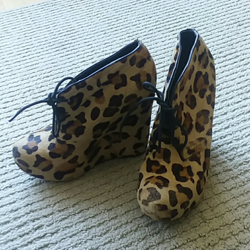 Steve Madden 7.5m pony hair cheetah print wedges
